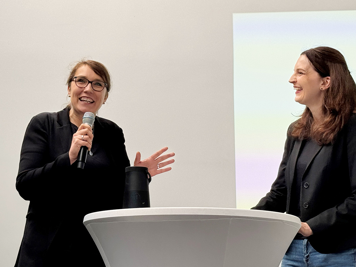 PTA Rebecca Müller und Apothekerin Maren Patte