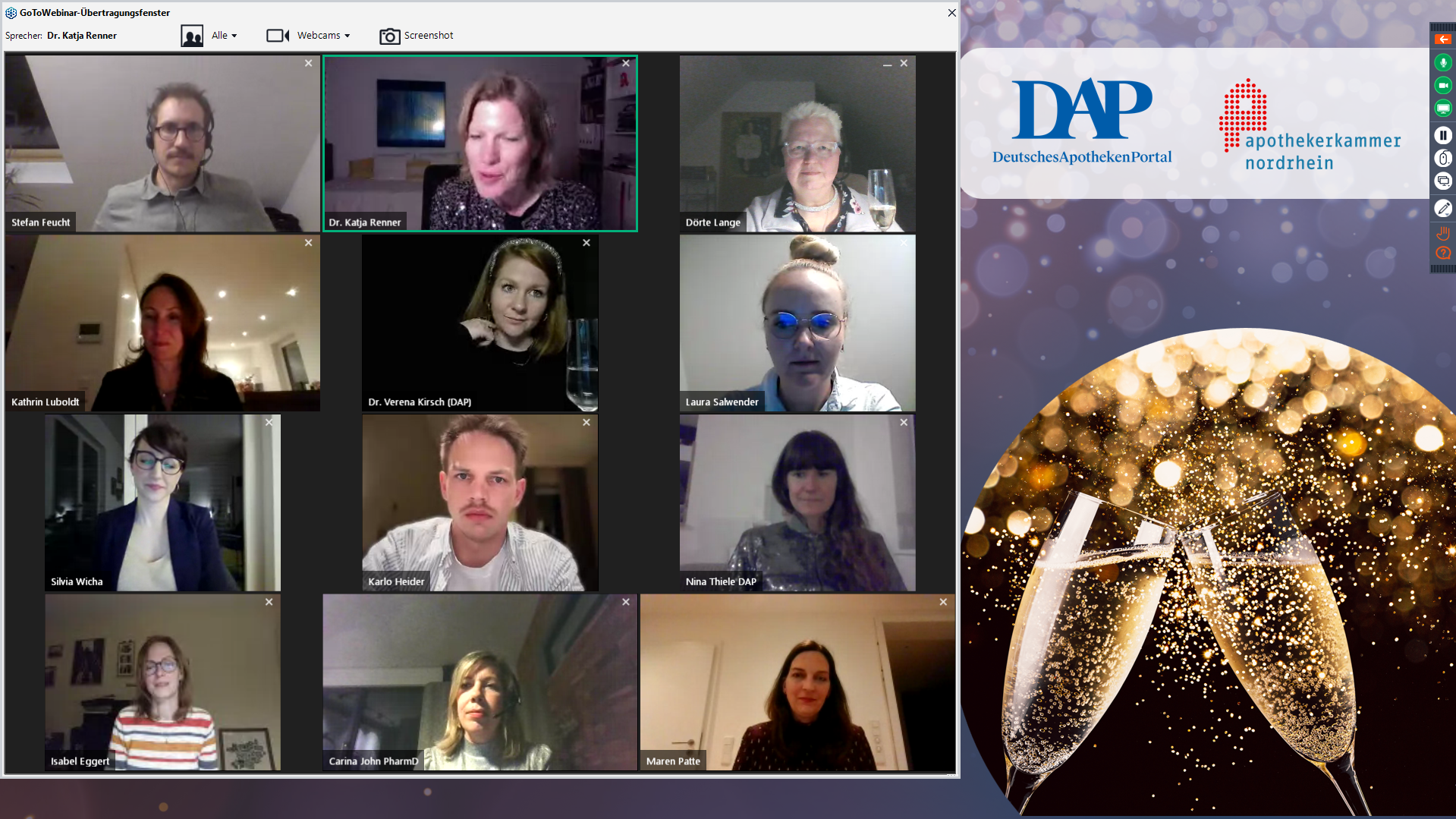 Screenshot einer Online-Videokonferenz mit mehreren Teilnehmenden in Kachelansicht. Rechts sind die Logos des DeutschenApothekenPortals (DAP) und der Apothekerkammer Nordrhein sowie eine Grafik mit anstoßenden Sektgläsern zu sehen.