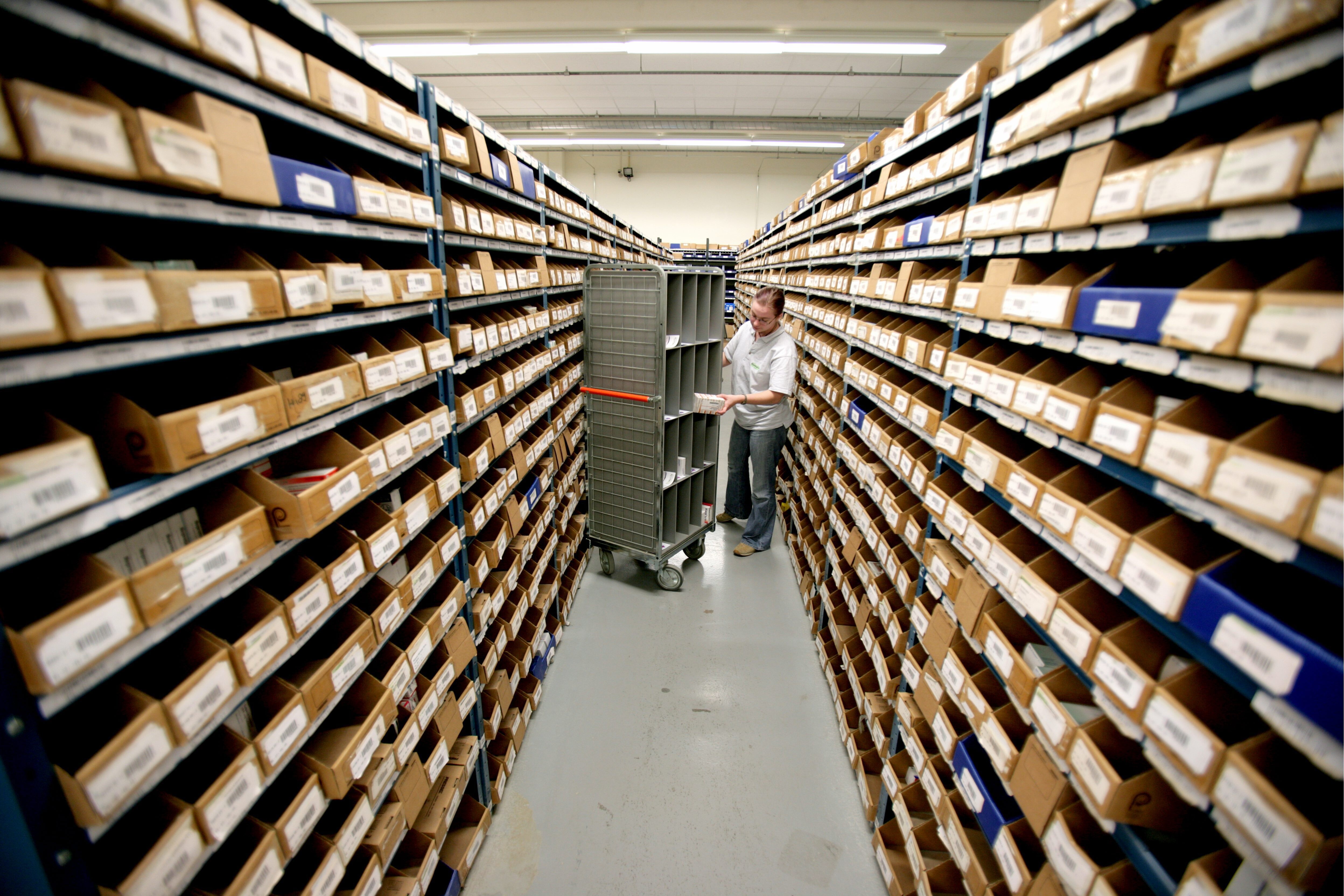 Blick in die Lagerräume eines niederländischen Arzneimittelversenders.