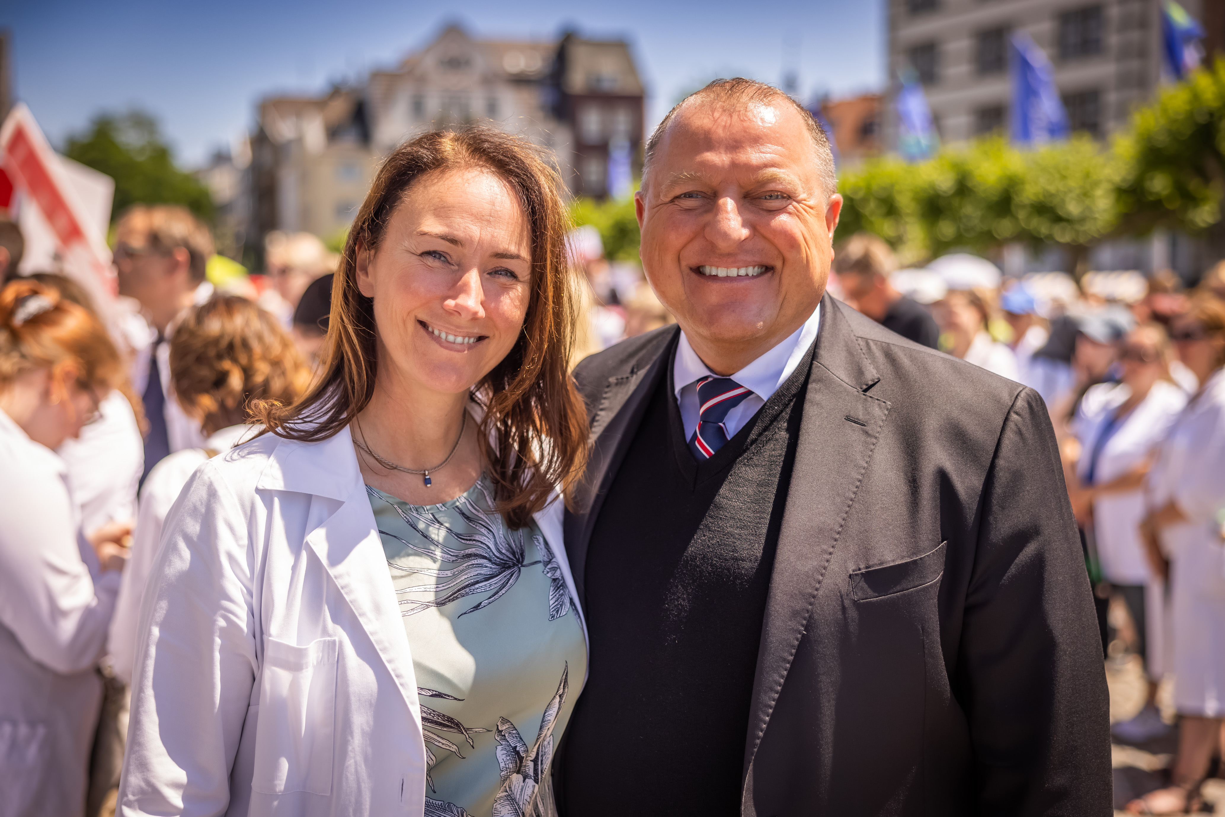 Vizepräsidentin Kathrin Luboldt, Präsident Dr. Armin Hoffmann, beim Apotheken-Protesttag am 14. Juni 2023 in Düsseldorf